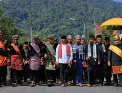 Bupati Welly Suhery Hadiri Batagak Penghulu Kari Ibrahim Majo Datuak dan Tuo Bainduak di Nagari Jambak